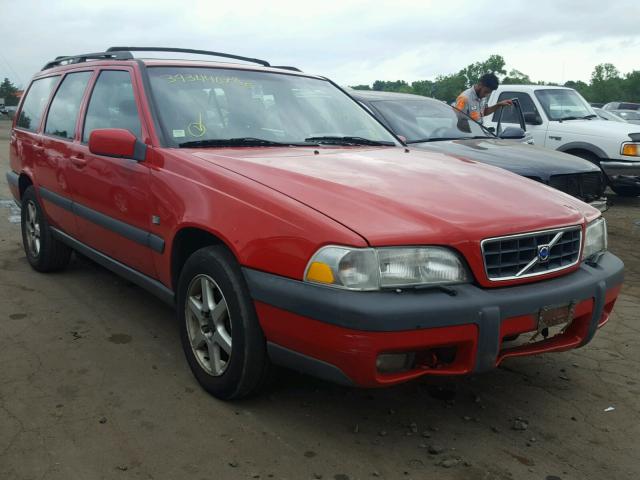 YV1LZ56D3X2605603 - 1999 VOLVO V70 XC RED photo 1