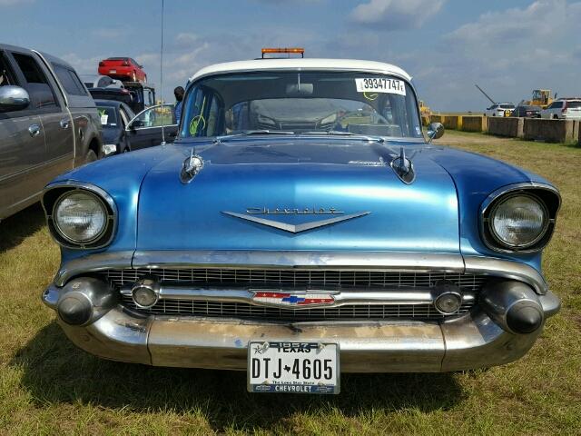 VB57S284576 - 1957 CHEVROLET 4 DR BLUE photo 10