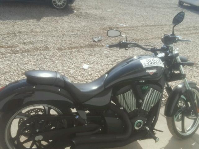 5VPGA36N2D3017324 - 2013 VICTORY MOTORCYCLES VEGAS 8-BA BLACK photo 5