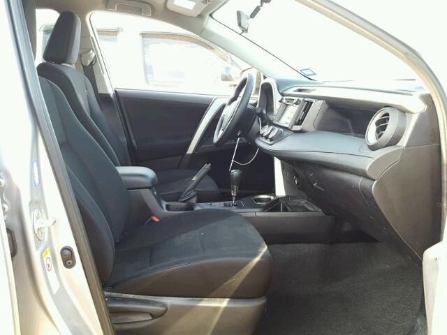 2T3ZFREV5GW235725 - 2016 TOYOTA RAV4 LE Boz foto 5