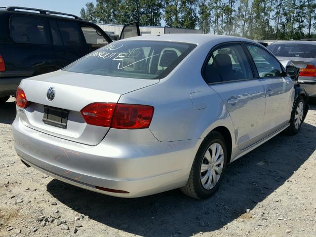 3VW1K7AJ3DM250315 - 2013 VOLKSWAGEN JETTA BASE Արծաթագույն լուսանկար 4