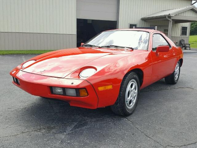 WP0JA0924CS822539 - 1982 PORSCHE 928 RED photo 2