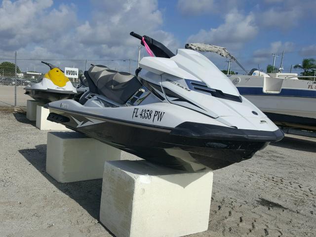 YAMA2952B414 - 2014 YAMAHA FX CRUISER WHITE photo 1