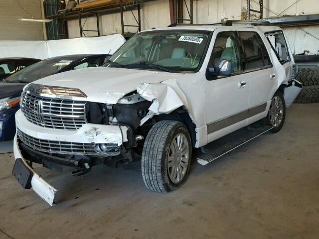 5LMJJ2J57CEL06135 - 2012 LINCOLN NAVIGATOR WHITE photo 2