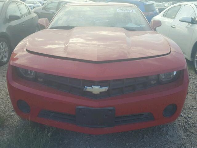 2G1FA1E30D9141347 - 2013 CHEVROLET CAMARO LS RED photo 9