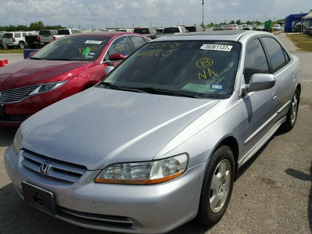 1HGCG16592A013779 - 2002 HONDA ACCORD EX SILVER photo 2