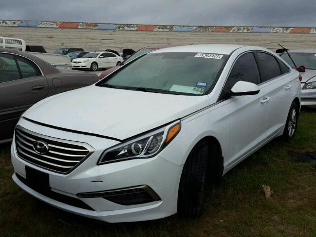 5NPE24AF8FH180348 - 2015 HYUNDAI SONATA SE WHITE photo 2