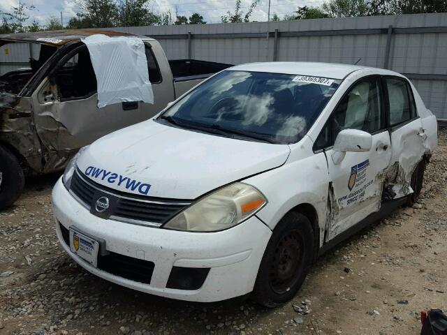 3N1BC11E27L453360 - 2007 NISSAN VERSA S WHITE photo 2