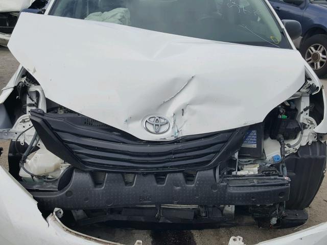 5TDZK3DCXFS573288 - 2015 TOYOTA SIENNA BAS WHITE photo 7