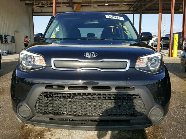 KNDJN2A21F7780379 - 2015 KIA SOUL BLACK photo 9