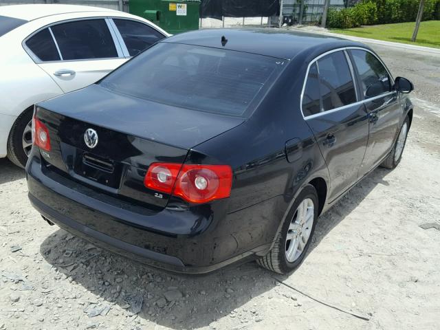 3VWEF71K27M158115 - 2007 VOLKSWAGEN JETTA WOLF BLACK photo 4