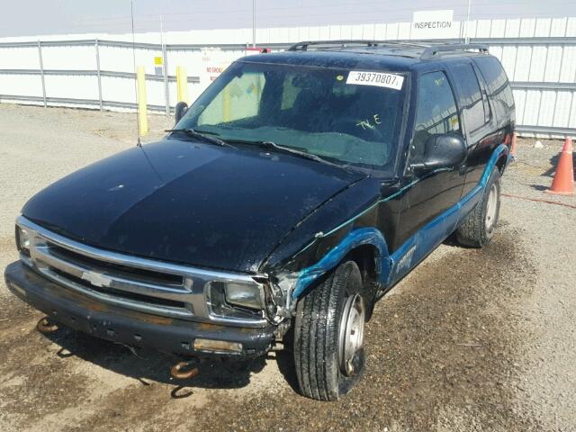 1GNDT13W3S2183665 - 1995 CHEVROLET BLAZER GREEN photo 2