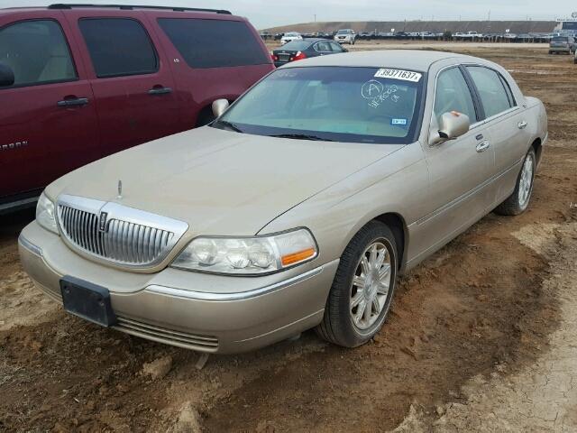 2LNBL8CV8BX763826 - 2011 LINCOLN TOWN CAR S GOLD photo 2