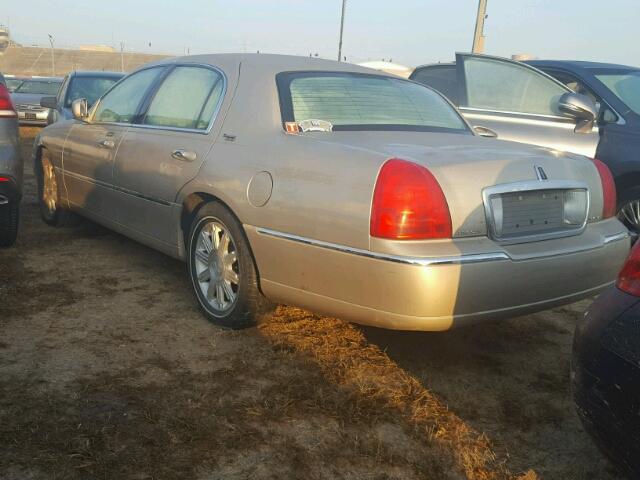 2LNBL8CV8BX763826 - 2011 LINCOLN TOWN CAR S GOLD photo 3