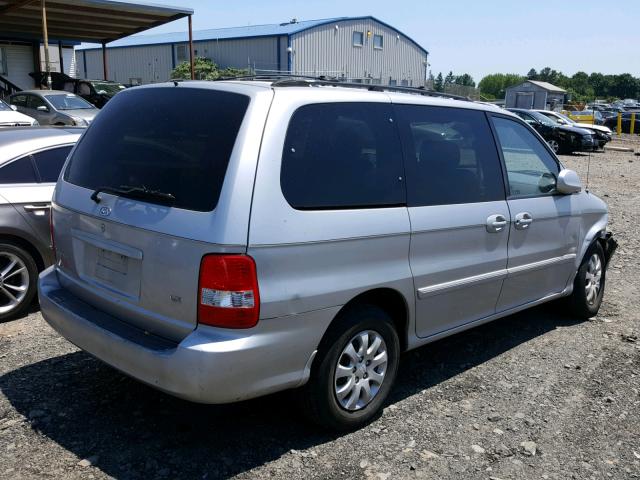 KNDUP131046597788 - 2004 KIA SEDONA EX SILVER photo 4