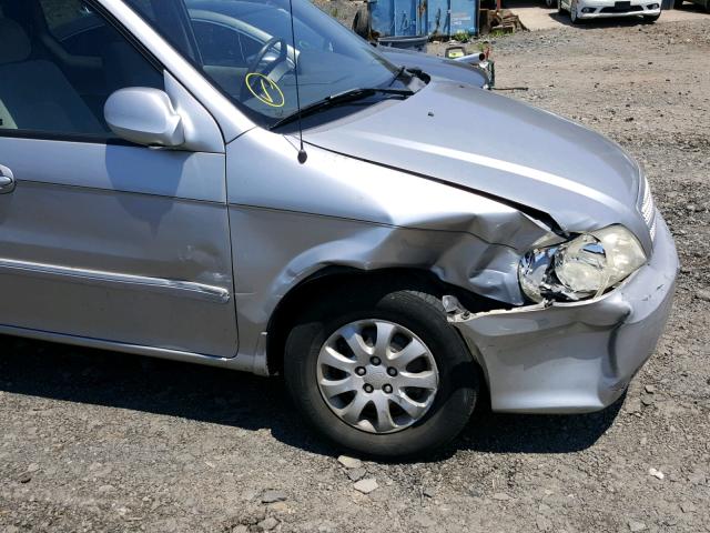 KNDUP131046597788 - 2004 KIA SEDONA EX SILVER photo 9