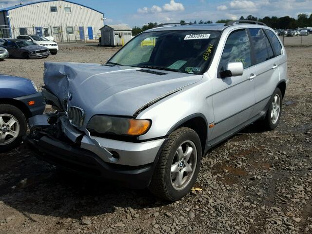 5UXFB33502LH35691 - 2002 BMW X5 4.4I SILVER photo 2