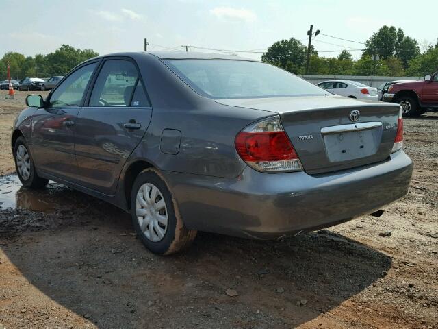 JTDBE32K663053237 - 2006 TOYOTA CAMRY GRAY photo 3