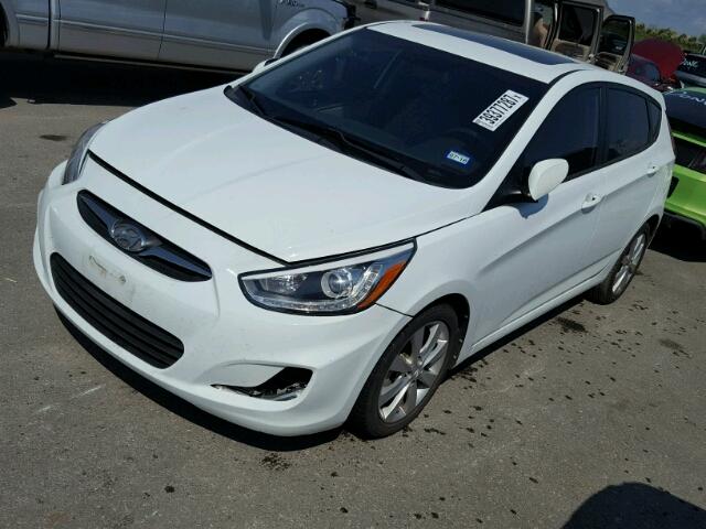 KMHCU5AEXEU152999 - 2014 HYUNDAI ACCENT WHITE photo 2