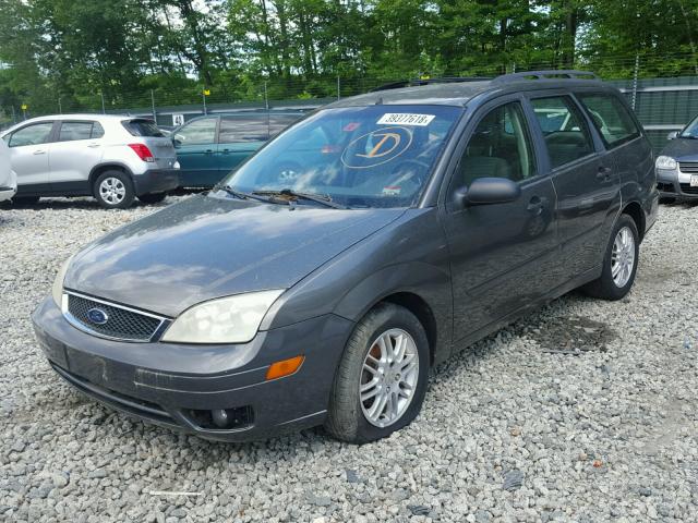 1FAFP36N65W188253 - 2005 FORD FOCUS ZXW GRAY photo 2