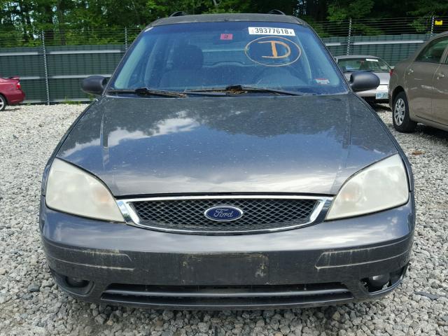 1FAFP36N65W188253 - 2005 FORD FOCUS ZXW GRAY photo 9