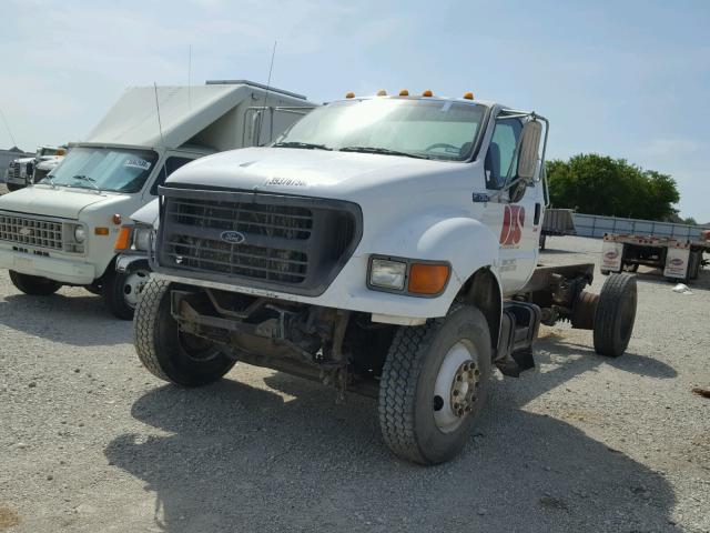 3FDXF75H41MA72270 - 2001 FORD F750 SUPER WHITE photo 2