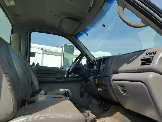 3FDXF75H41MA72270 - 2001 FORD F750 SUPER WHITE photo 5