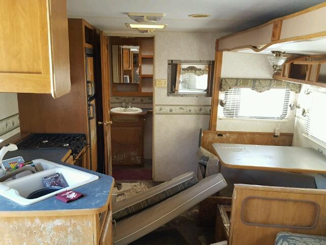 1EC1F292842969598 - 2004 HEART LAND PROWLER 白色 照片 6