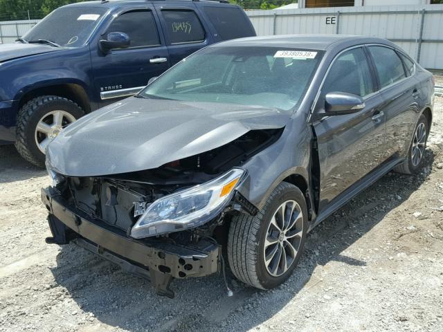 4T1BK1EB7JU282890 - 2018 TOYOTA AVALON XLE GRAY photo 2