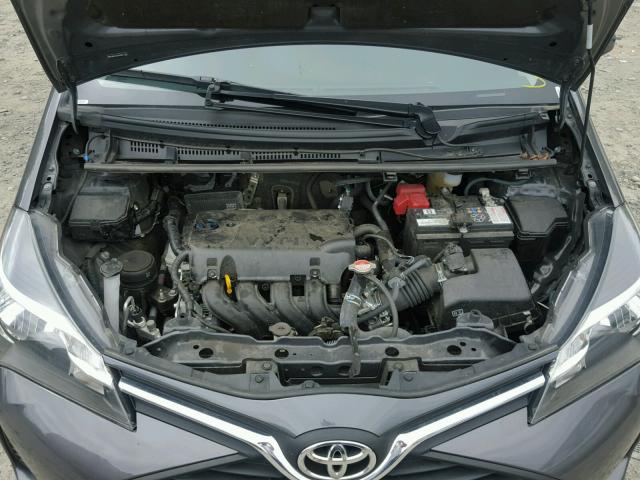 VNKKTUD3XHA077516 - 2017 TOYOTA YARIS L GRAY photo 7