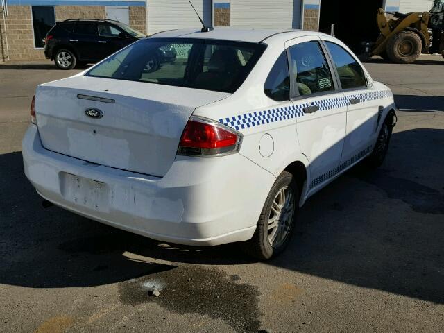 1FAHP35N18W284063 - 2008 FORD FOCUS SE WHITE photo 4