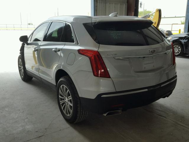 1GYKNCRS4JZ152838 - 2018 CADILLAC XT5 LUXURY SILVER photo 3