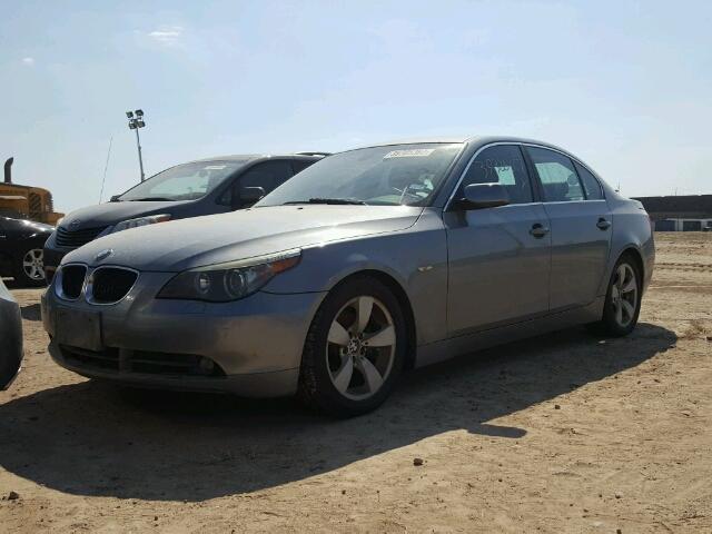 WBANA53525B856576 - 2005 BMW 525 I GRAY photo 2