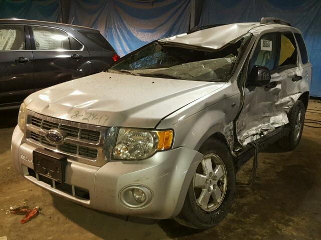 1FMCU03128KE54154 - 2008 FORD ESCAPE XLT SILVER photo 2