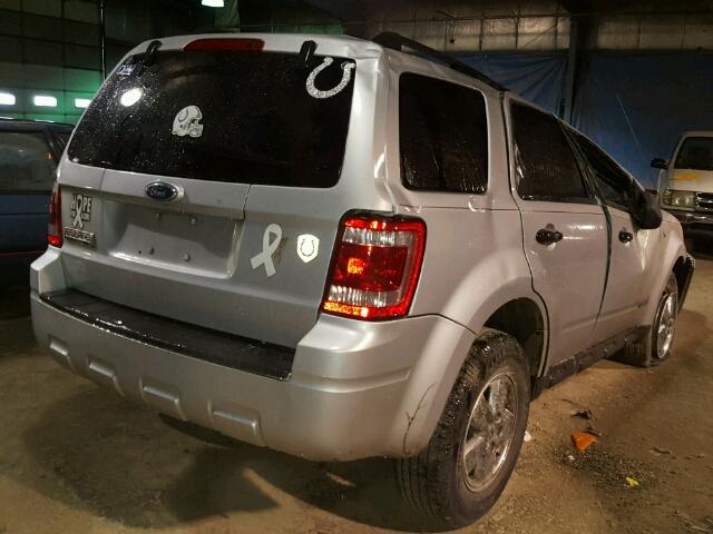 1FMCU03128KE54154 - 2008 FORD ESCAPE XLT SILVER photo 4