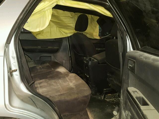 1FMCU03128KE54154 - 2008 FORD ESCAPE XLT SILVER photo 6