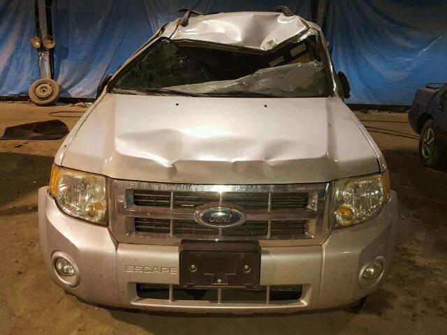 1FMCU03128KE54154 - 2008 FORD ESCAPE XLT SILVER photo 9