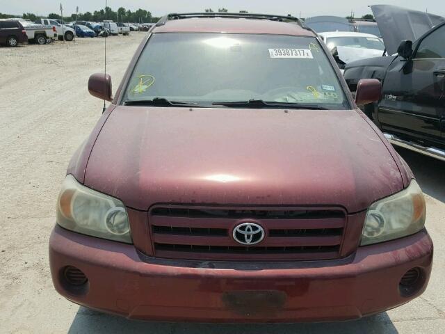 JTEGD21A540095159 - 2004 TOYOTA HIGHLANDER RED photo 9