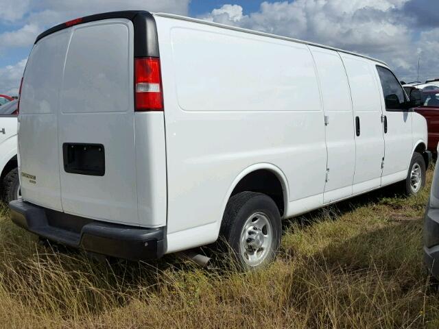 1GCWGBFF8G1118248 - 2016 CHEVROLET EXPRESS G2 WHITE photo 4