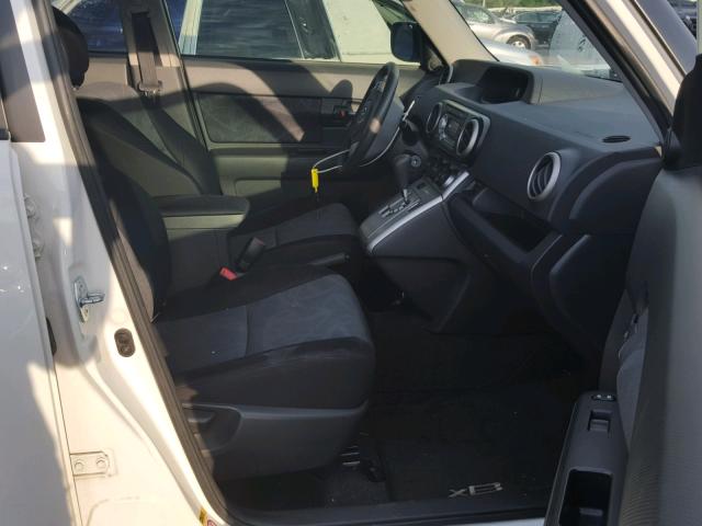 JTLZE4FE8B1125879 - 2011 TOYOTA SCION XB Weiß Foto 5