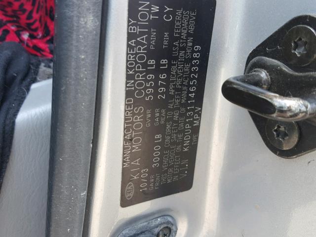 KNDUP131146523389 - 2004 KIA SEDONA EX SILVER photo 10