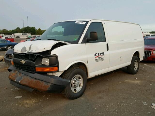 1GCGG25C181143697 - 2008 CHEVROLET EXPRESS G2 WHITE photo 2