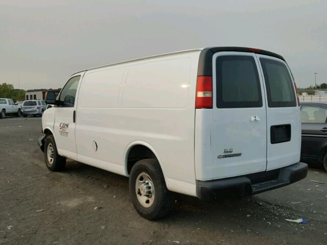 1GCGG25C181143697 - 2008 CHEVROLET EXPRESS G2 WHITE photo 3