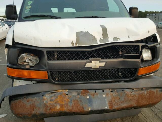 1GCGG25C181143697 - 2008 CHEVROLET EXPRESS G2 WHITE photo 9