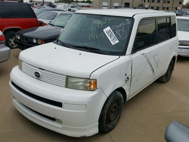 JTLKT324950183797 - 2005 TOYOTA SCION XB WHITE photo 2