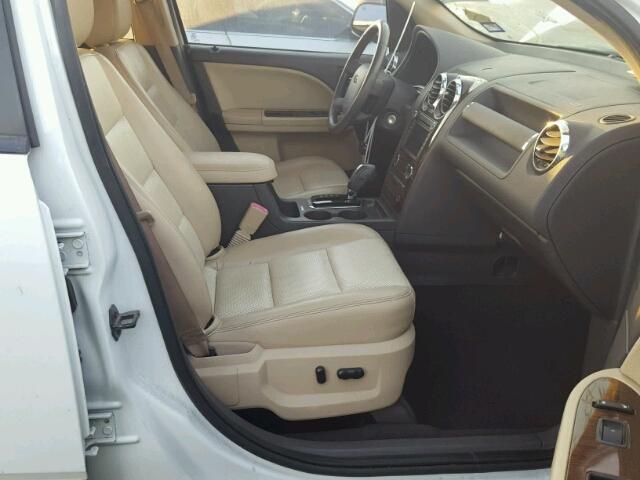 1FMDK07W28GA37961 - 2008 FORD TAURUS X WHITE photo 5