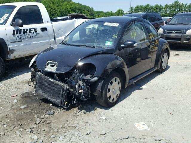 3VWPG3AG2AM018339 - 2010 VOLKSWAGEN NEW BEETLE 黑色 照片 2