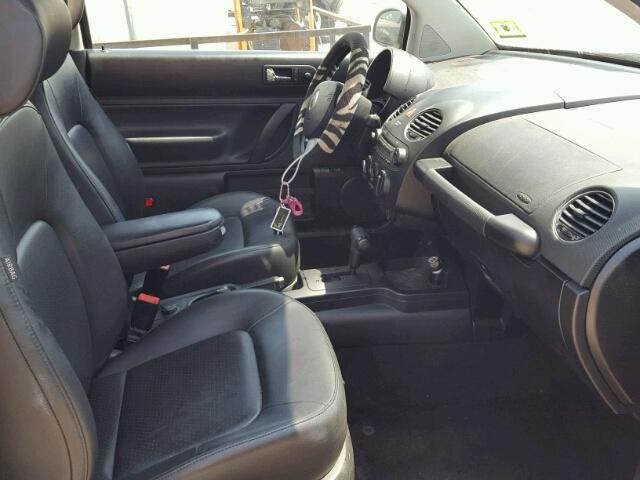 3VWPG3AG2AM018339 - 2010 VOLKSWAGEN NEW BEETLE 黑色 照片 5