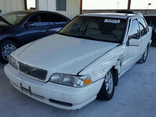 YV1LS557XW2554891 - 1998 VOLVO S70 WHITE photo 2