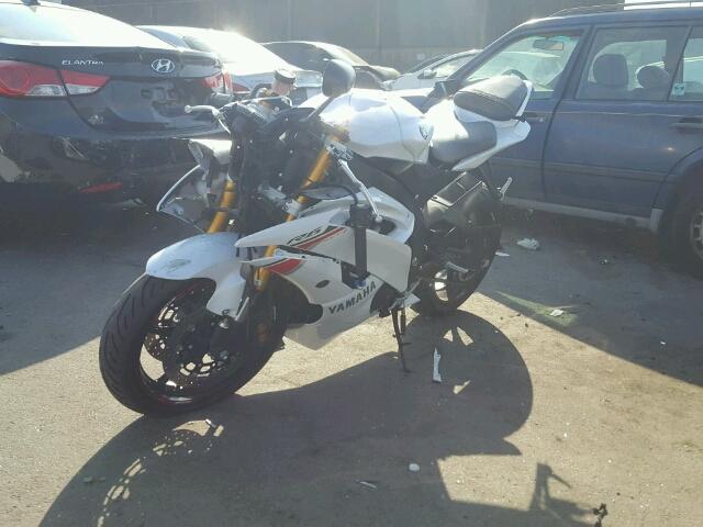 JYARJ16YXFA008953 - 2015 YAMAHA YZFR6 WHITE photo 2